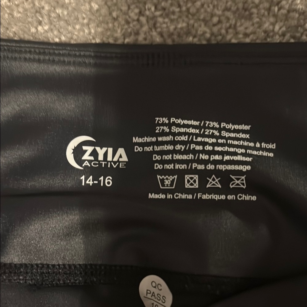 ZYIA Black Performance Leggings - Picture 3 of 3